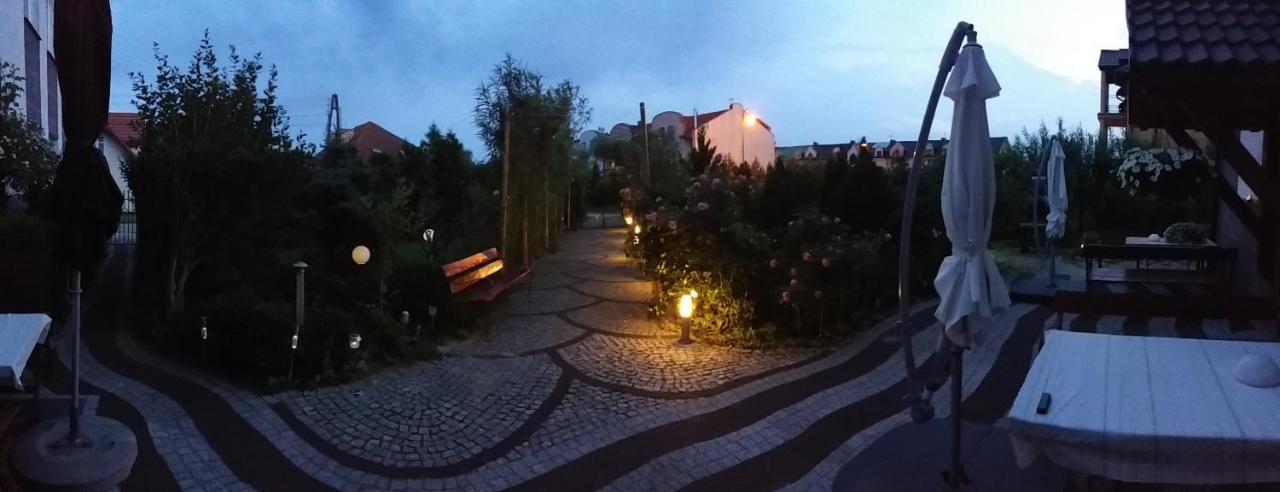 Na fali Pokoje Goscinne Leba Exteriér fotografie