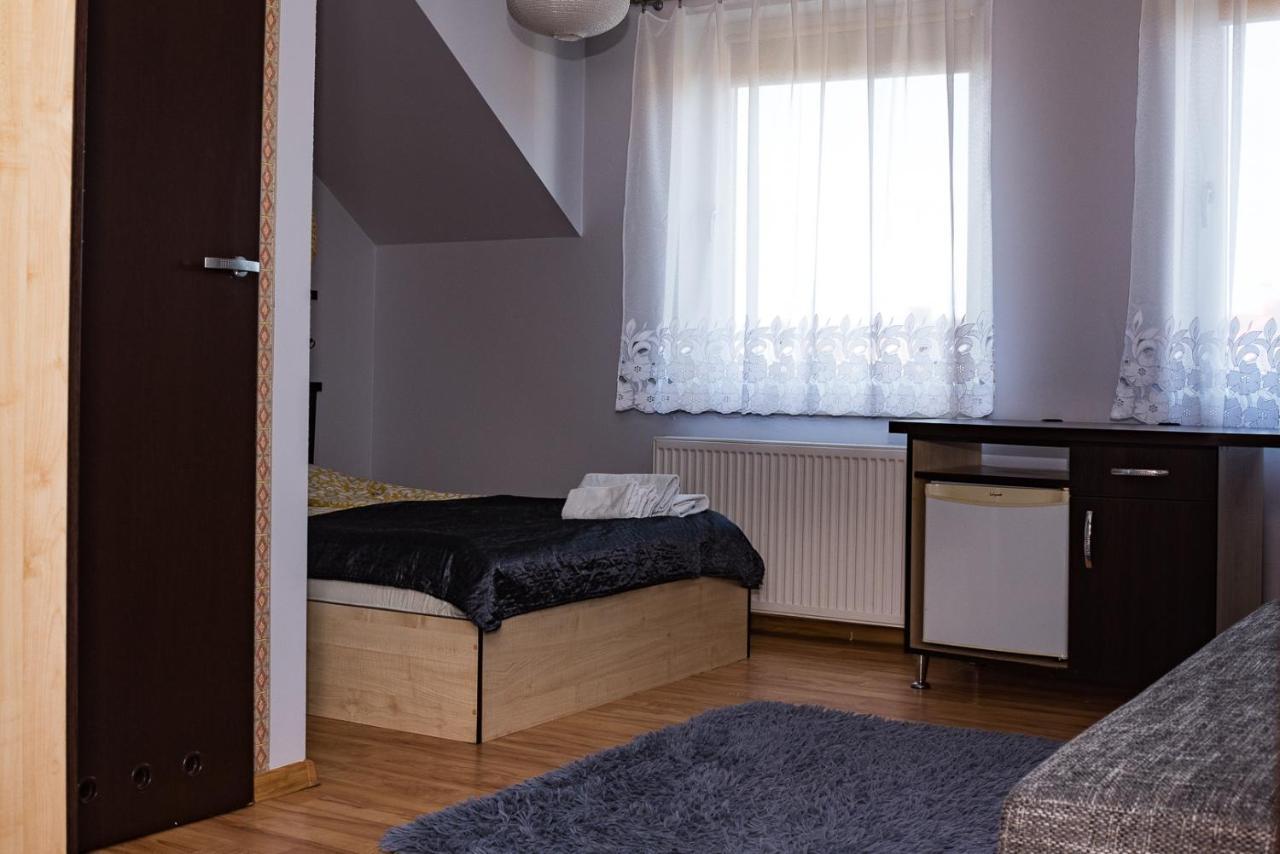 Na fali Pokoje Goscinne Leba Exteriér fotografie
